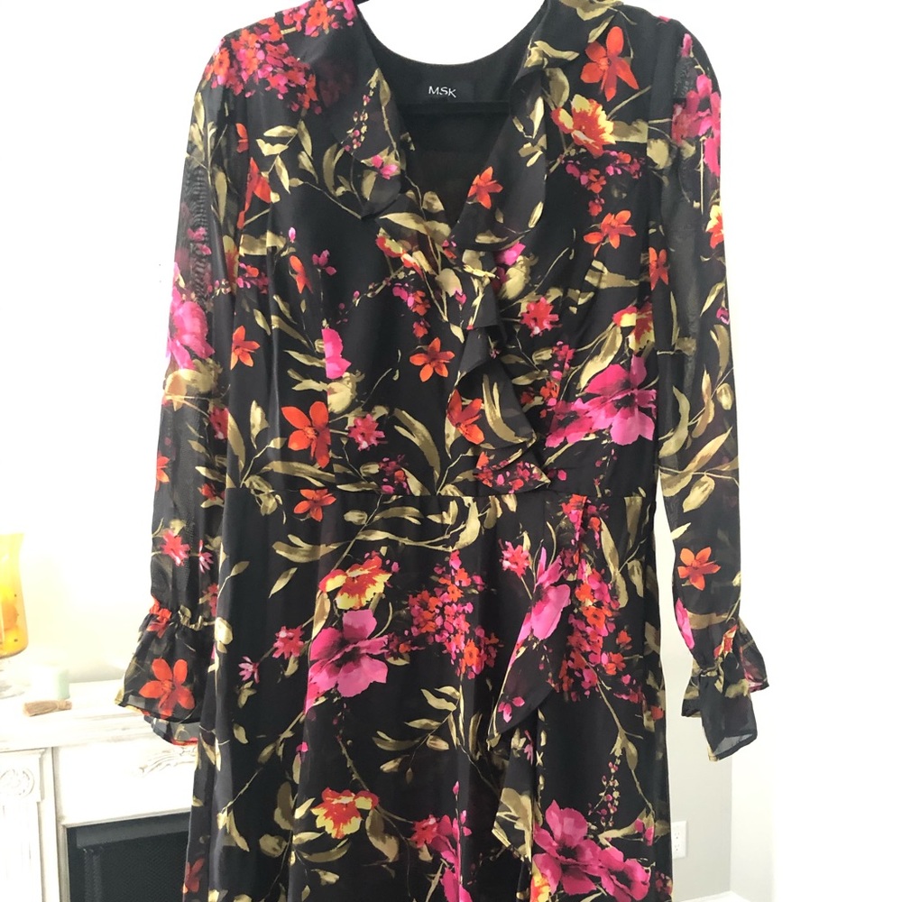 🔴 Chiffon Long Sleeved Ruffled Floral Dress M